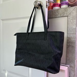 👜 MK - Michael Kors Black Subtle Logo Tote 👜